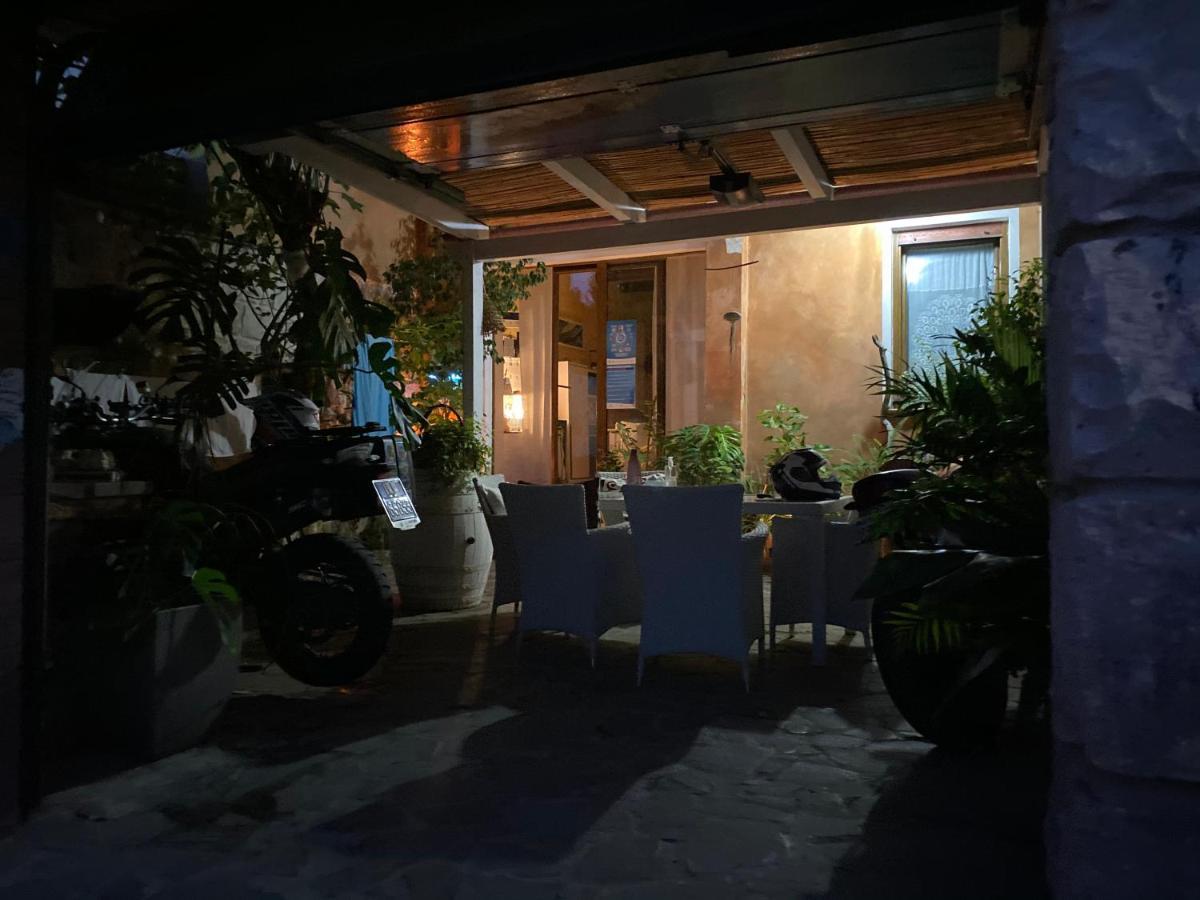 B&B Domus de Janas Luvia Rooms SPA Gonnesa Exterior foto